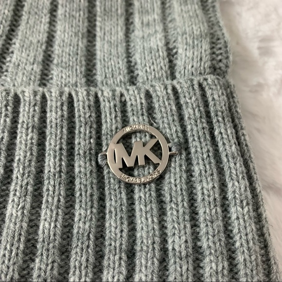 Michael Kors Beanie with Pom Gray with Metal Logo One Size NEW - Picture 2 of 7